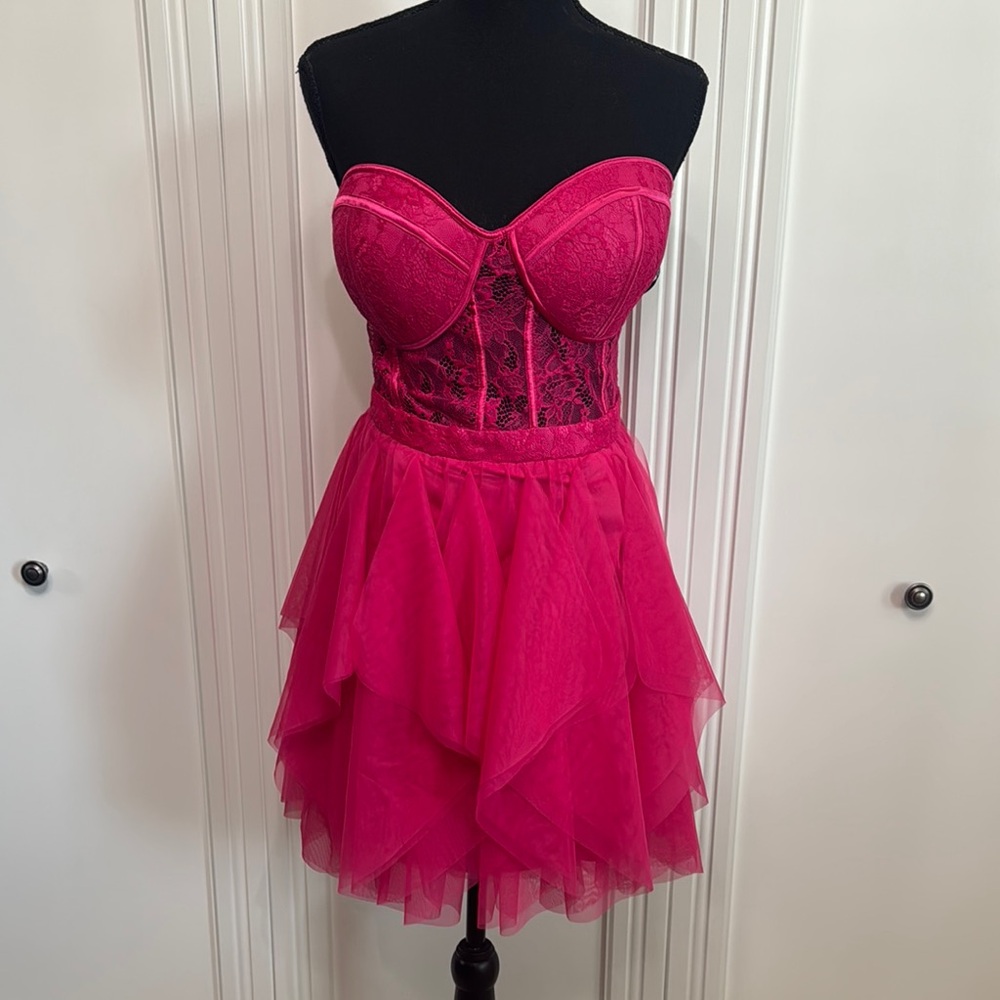 Elegant Pink Lace Bustier Dress